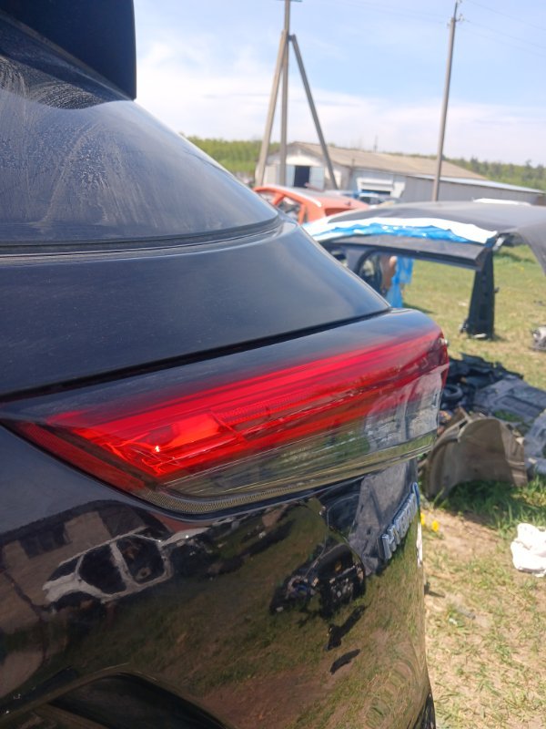 Фонарь внутренний задний правый Toyota Highlander Hybrid LE 2.5 Фонарь внутренний задний правый Toyota Highlander Hybrid LE 2.5