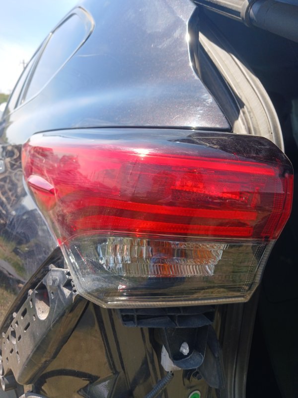 Фонарь внешний в крыло задний левый Toyota Highlander Hybrid LE 2.5 Фонарь внешний в крыло задний левый Toyota Highlander Hybrid LE 2.5