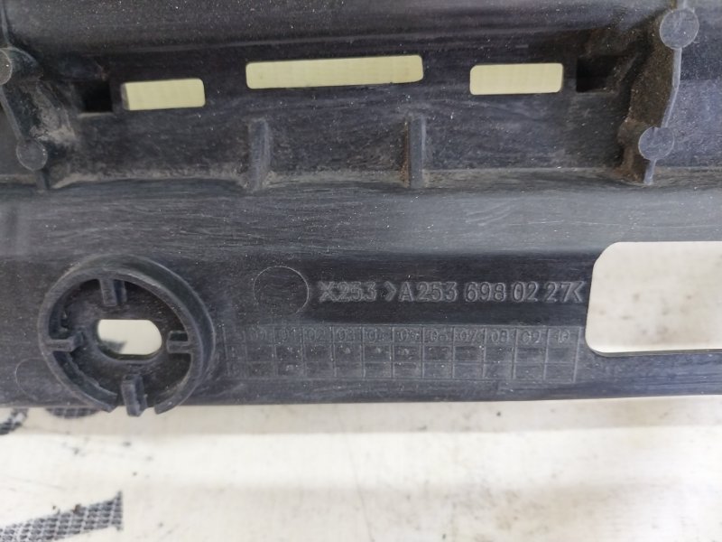 Кронштейн порога правый Mercedes-Benz GLC 300 X253 D274920