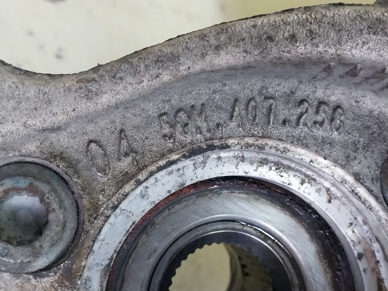 Цапфа передняя правая Volkswagen Tiguan Tiguan 2 2.0 DGUA Цапфа передняя правая Volkswagen Tiguan Tiguan 2 2.0 DGUA
