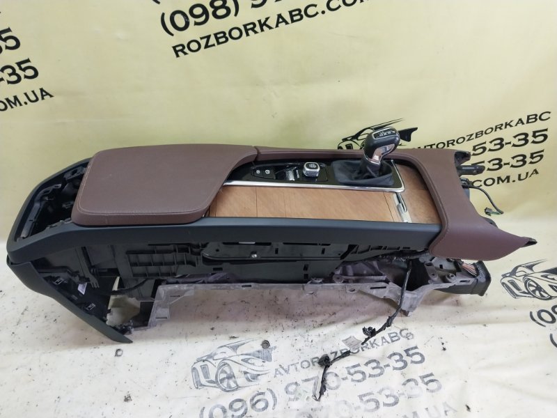 Центральна консоль с подлокотником Volvo XC90 2.0 A2 Центральна консоль с подлокотником Volvo XC90 2.0 A2