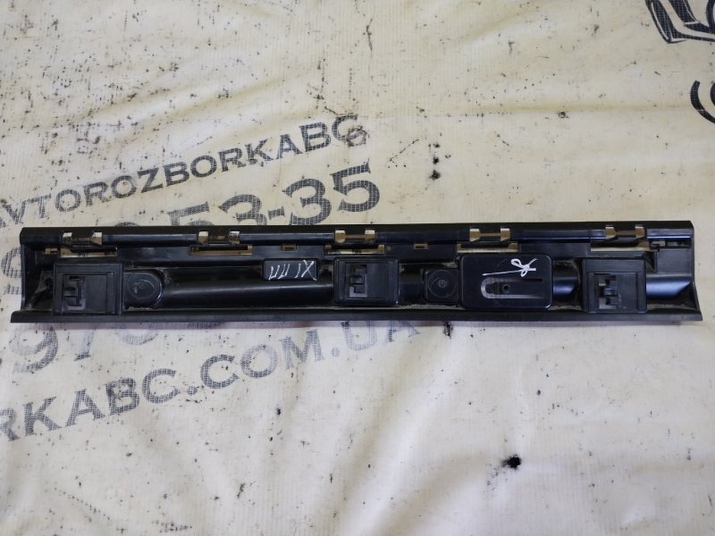 Кронштейн порога правый BMW X1 F48 B46A20O1