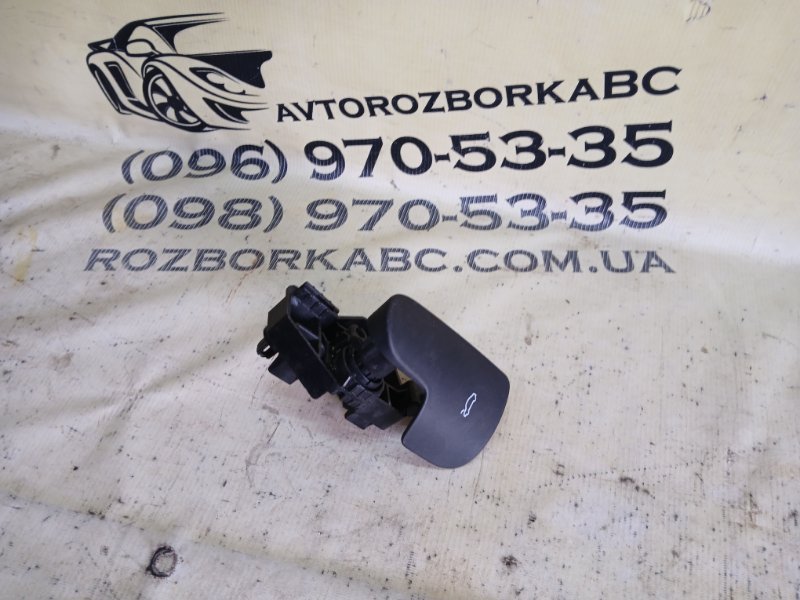 Запчасть ручка открывания капота Audi Q3 2021 83A 2.0 DHHA 83B823633 Б/У Ручка открывания капота Audi Q3 2021 83A 2.0 DHHA 83B823633 Б/У