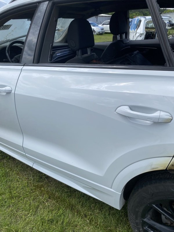 Запчасть двери задние левые Audi Q8 2020 3.0 DCBD 4M8 833 051 C Б/У Двери задние левые Audi Q8 2020 3.0 DCBD 4M8 833 051 C Б/У