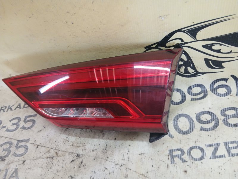 Фонарь внутренний правый Audi Q3 83A DHHA