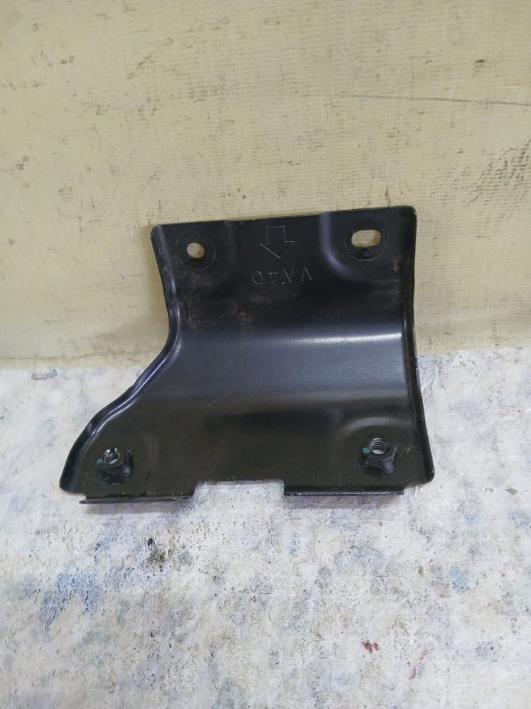 Кронштейн замка капота Mazda CX-50 2.5 Кронштейн замка капота Mazda CX-50 2.5