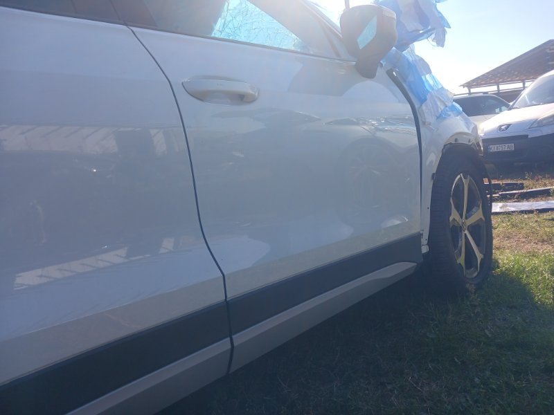 Двери в сборе передние правые Volkswagen Tiguan Tiguan 3 2.0 DYLA Двери в сборе передние правые Volkswagen Tiguan Tiguan 3 2.0 DYLA