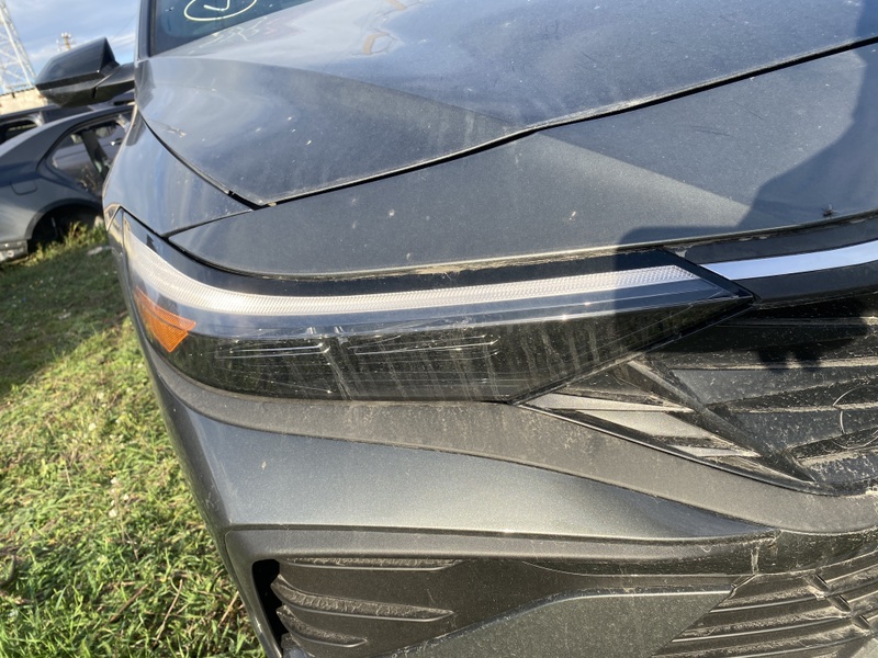 Запчасть фара передняя правая Hyundai Elantra 2025 92102AA740 Б/У Фара передняя правая Hyundai Elantra 2025 92102AA740 Б/У