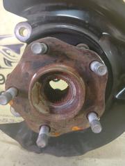 Цапфа ( Поворотний кулак) передняя левая Altima 2019