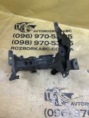 Кронштейн крыла передний левый Q8 2019 3.0 Кронштейн крыла передний левый Q8 2019 3.0