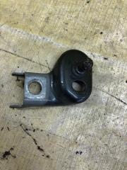 Кронштейн амортизатора капота передний правый Q8 2019 3.0 Кронштейн амортизатора капота передний правый Q8 2019 3.0