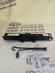 Домкрат Q5 2019 80A 2.0 Домкрат Q5 2019 80A 2.0