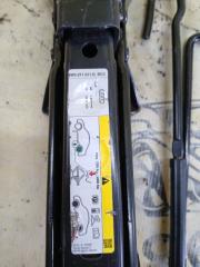 Домкрат Audi Q5 80A 2.0 Домкрат Audi Q5 80A 2.0