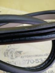 Уплотнитель двери задний левый Mercedes-Benz gl 450 x166 276 3.0 biturbo