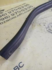 Уплотнитель капота gl 450 2015 x166 276 3.0 biturbo