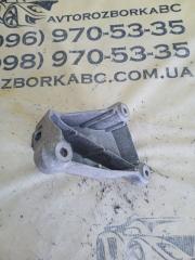 Фото запчасти кронштейн двигателя левый Chevrolet Camaro 2015 Б/У запчасть Запчасть кронштейн двигателя левый Chevrolet Camaro 2015