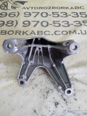 Кронштейн опоры двигателя передний левый Audi Q8 DCBD