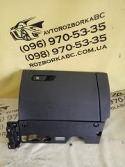 Бардачок передний правый Audi Q8 2019 Б/У Бардачок передний правый Audi Q8 2019