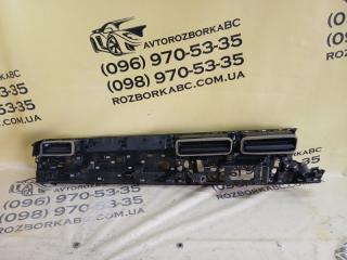 Дефлектор центральной панели Q8 2019 3.0 DCBD Дефлектор центральной панели Q8 2019 3.0 DCBD