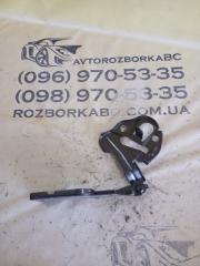 Петля капота передняя левая Audi Q8 2019 Б/У Петля капота передняя левая Audi Q8 2019