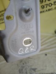 Кронштейн крыла передний правый Q8 2019 3.0 DCBD Кронштейн крыла передний правый Q8 2019 3.0 DCBD