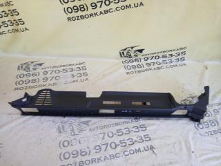 Кронштейн полки багажника задний правый Audi Q8 2019 Б/У Кронштейн полки багажника задний правый Audi Q8 2019