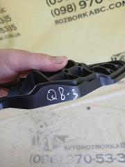 Крепление покрытия пола правое Audi Q8 3.0 DCBD Крепление покрытия пола правое Audi Q8 3.0 DCBD