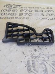 Крепление покрытия пола левое Q8 2019 3.0 DCBD Крепление покрытия пола левое Q8 2019 3.0 DCBD