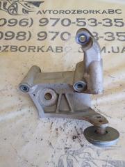 Кронштейн подушки двигателя передний правый XC90 2016 t27 Кронштейн подушки двигателя передний правый XC90 2016 t27