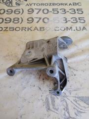 Кронштейн подушки двигателя передний правый Volvo XC90 t27 Кронштейн подушки двигателя передний правый Volvo XC90 t27