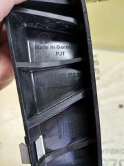 Кронштейн уплотнителя двери передний правый Audi Q8 3.0 DCBD Кронштейн уплотнителя двери передний правый Audi Q8 3.0 DCBD