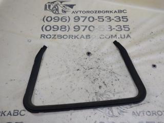 Уплотнитель капота Porsche Macan 2015 Б/У Уплотнитель капота Porsche Macan 2015