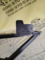 Кронштейн панели радиаторов передний левый GLC 300 2019 X253 27492031635081