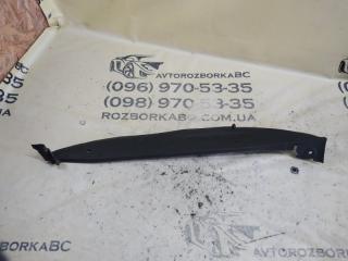 Уплотнитель крыла левый Porsche Macan 2015 Б/У Уплотнитель крыла левый Porsche Macan 2015