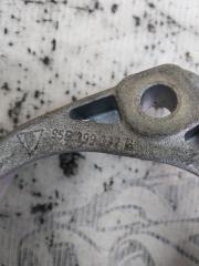 Кронштейн подрамника передний правый Macan 2015 95B CTMA