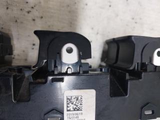 Кнопка стеклоподъемника передняя левая Hyundai Ioniq Hybrid 1.6 DOHC - GDI