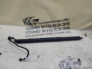 Амортизатор крышки багажника Audi Q3 2021