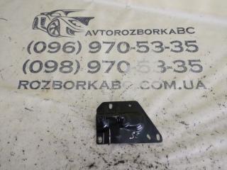 Запчасть скоба замка капота правая Audi S5 2017